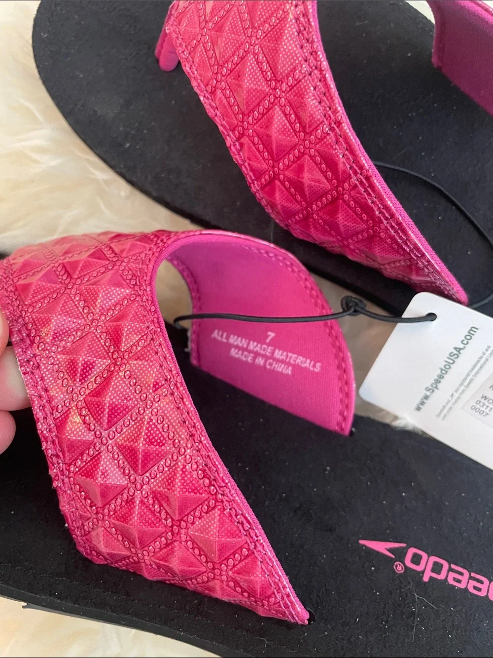 NWT Speedo Women's Quilted Fuchsia Thong Sandals Size 7